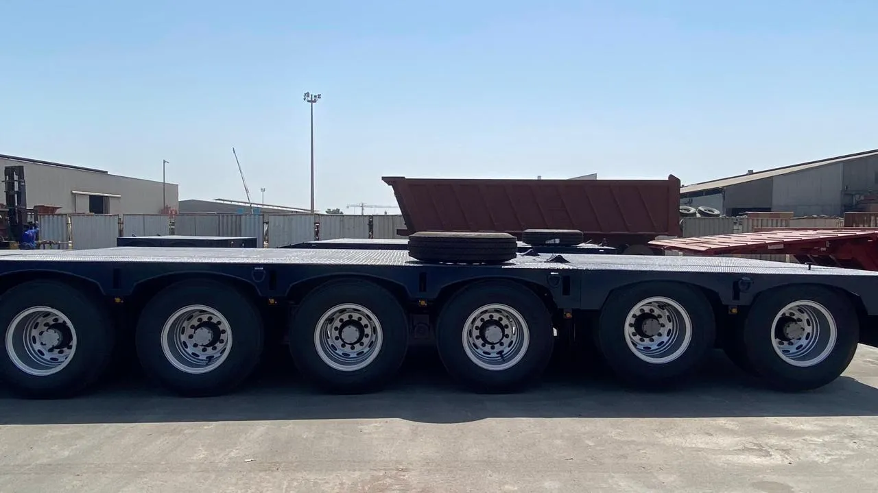 6-axle lowbed trailer deck surface and lashing points