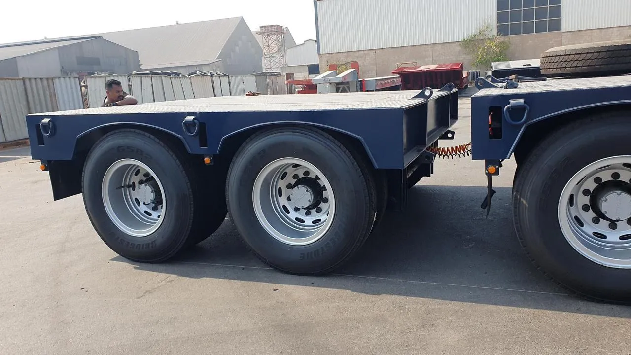 6-axle lowbed trailer rear platform detail