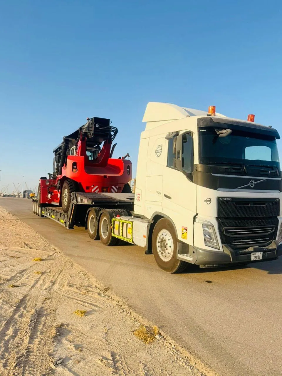 Heavy port cargo carried by an EQP AXIS Volvo FH prime mover