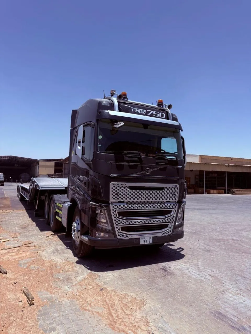 Front view of a Volvo FH heavy haulage tractor unit